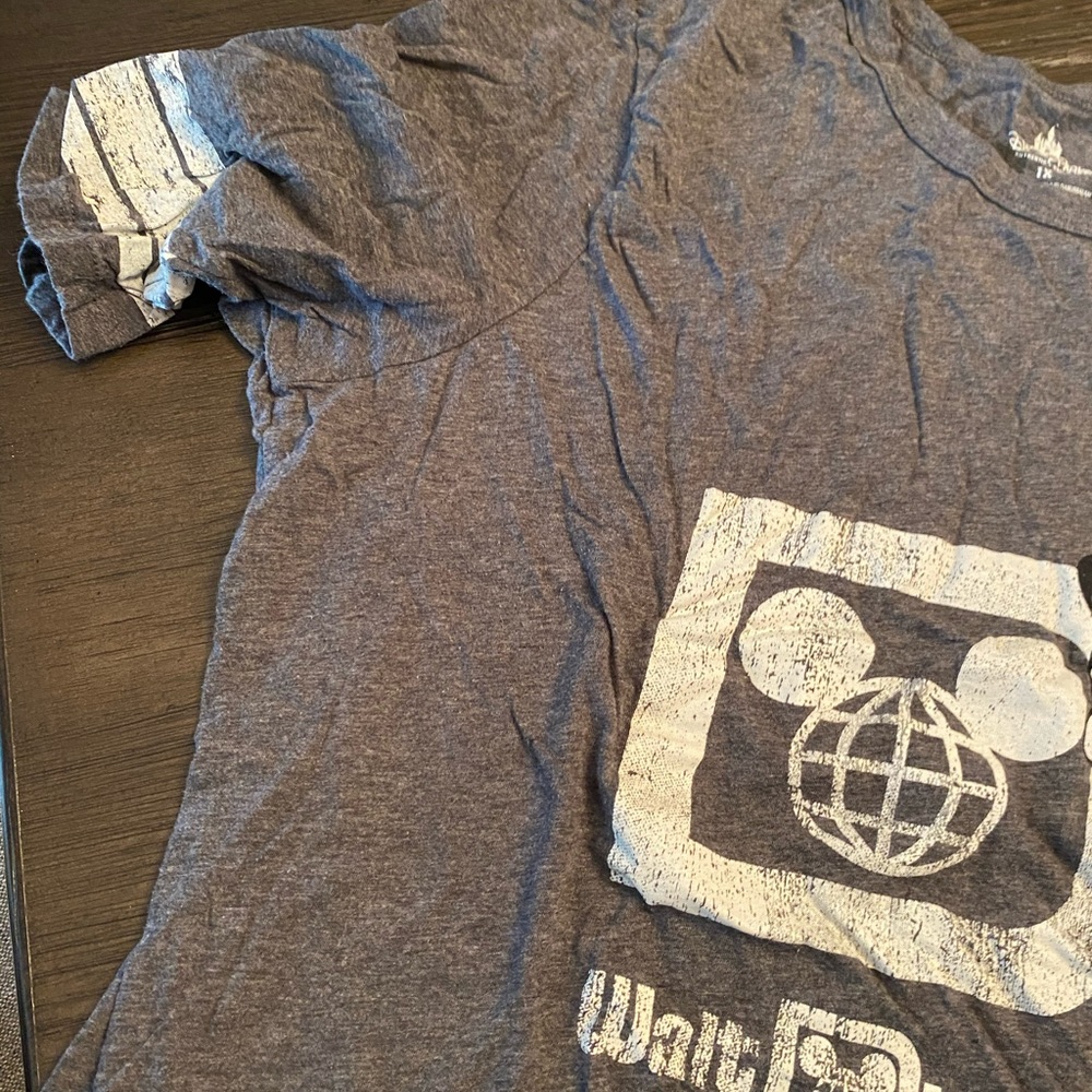 Disney tshirt - Picture 2 of 4
